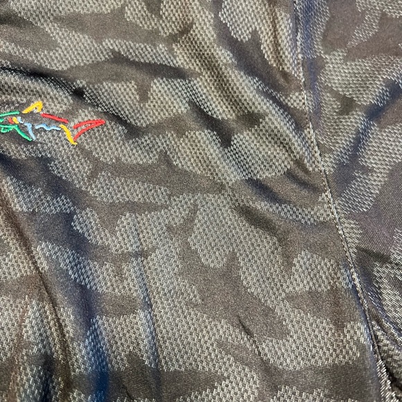 Greg Norman SHARK shirt. XL. men’s ‼️ NWT.  KILLER Awesome shirt. - Picture 3 of 5